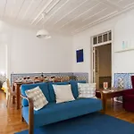 Appartamento Joivy Classic 3br With Workspace In Chiado, 2mins From Baixa-chiado Subway