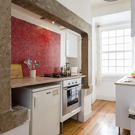Joivy Classic 3br With Workspace In Chiado, 2mins From Baixa-chiado Subway アパート リスボン