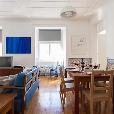 Joivy Classic 3br With Workspace In Chiado, 2mins From Baixa-chiado Subway アパート リスボン