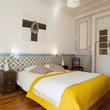 Joivy Classic 3br With Workspace In Chiado, 2mins From Baixa-chiado Subway アパート *