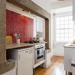 Joivy Classic 3br With Workspace In Chiado, 2mins From Baixa-chiado Subway Appartamento Lisbona
