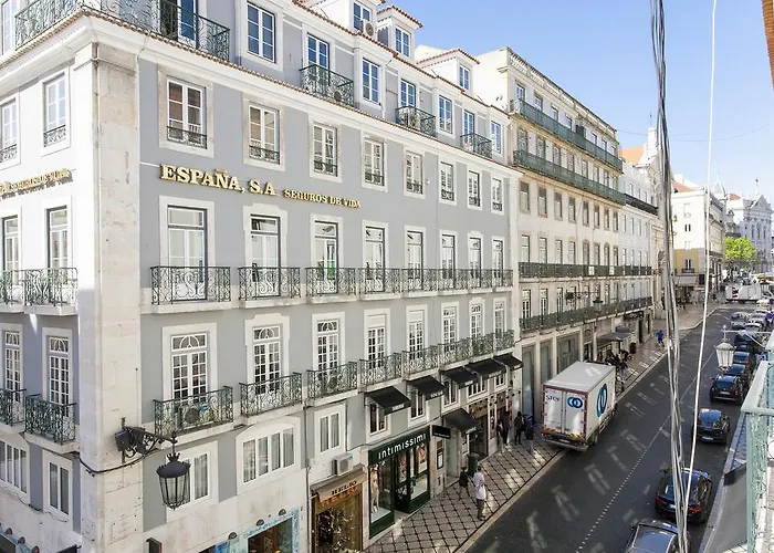 Joivy Classic 3br With Workspace In Chiado, 2mins From Baixa-chiado Subway *