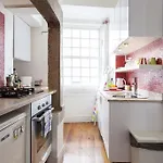 Joivy Classic 3br With Workspace In Chiado, 2mins From Baixa-chiado Subway * Lizbona