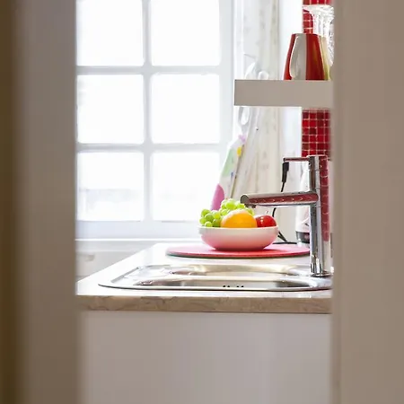 Joivy Classic 3br With Workspace In Chiado, 2mins From Baixa-chiado Subway