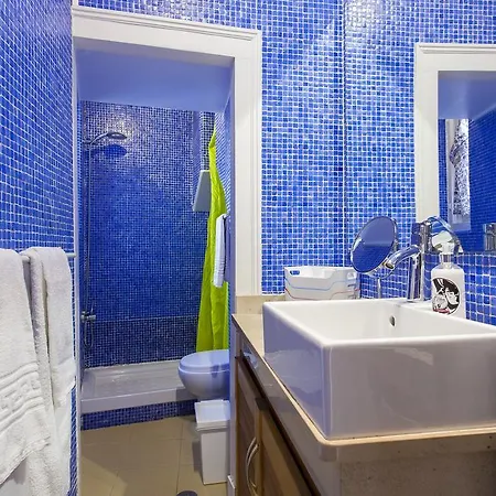 Joivy Classic 3br With Workspace In Chiado, 2mins From Baixa-chiado Subway *