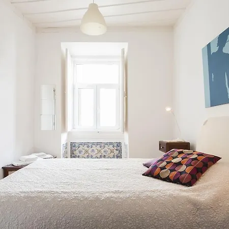 Joivy Classic 3br With Workspace In Chiado, 2mins From Baixa-chiado Subway