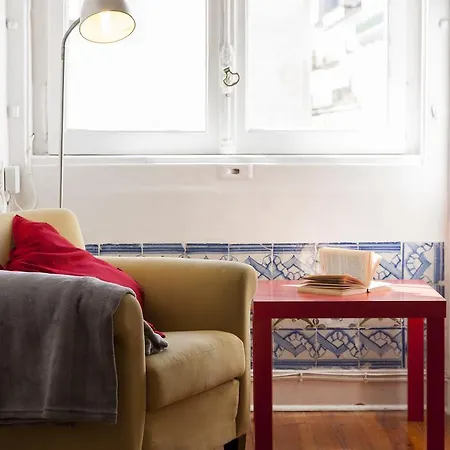 Appartamento Joivy Classic 3br With Workspace In Chiado, 2mins From Baixa-chiado Subway *