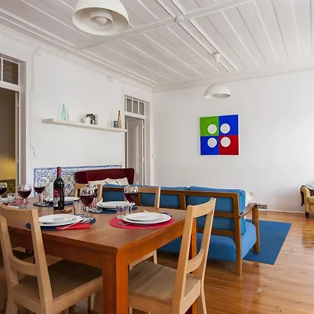 Joivy Classic 3br With Workspace In Chiado, 2mins From Baixa-chiado Subway