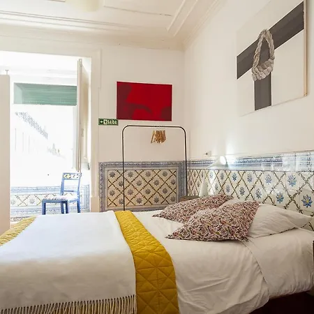 Appartamento Joivy Classic 3br With Workspace In Chiado, 2mins From Baixa-chiado Subway *