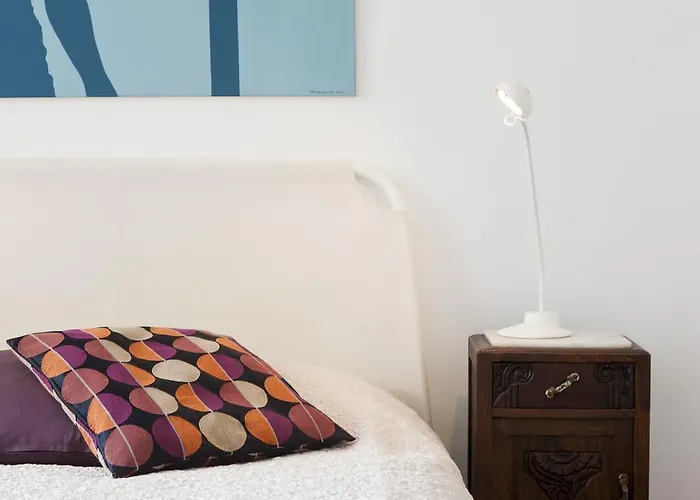 Joivy Classic 3br With Workspace In Chiado, 2mins From Baixa-chiado Subway Lizbona