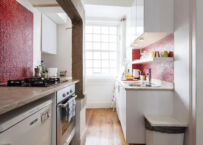 Joivy Classic 3br With Workspace In Chiado, 2mins From Baixa-chiado Subway * Lizbona