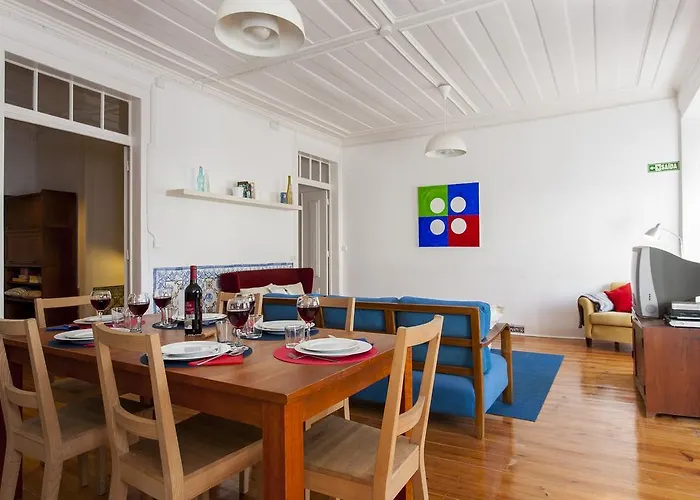 Joivy Classic 3br With Workspace In Chiado, 2mins From Baixa-chiado Subway